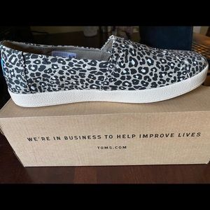 Toms - Oxford Tan Cheepard Show (Women’s size 8.5)